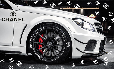 メルセデスベンツ　シャネル風のプリント　タイヤのサイドウォールへ