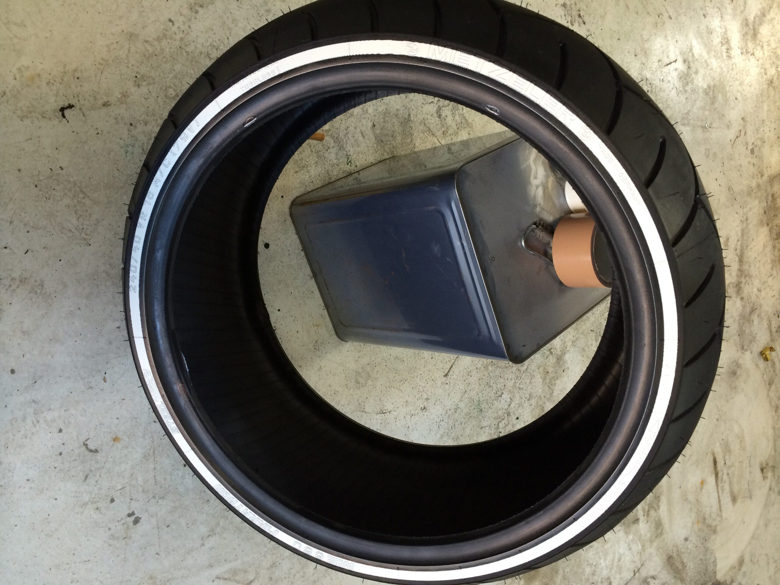 ハーレーリアタイヤ ホワイトリボンプリント