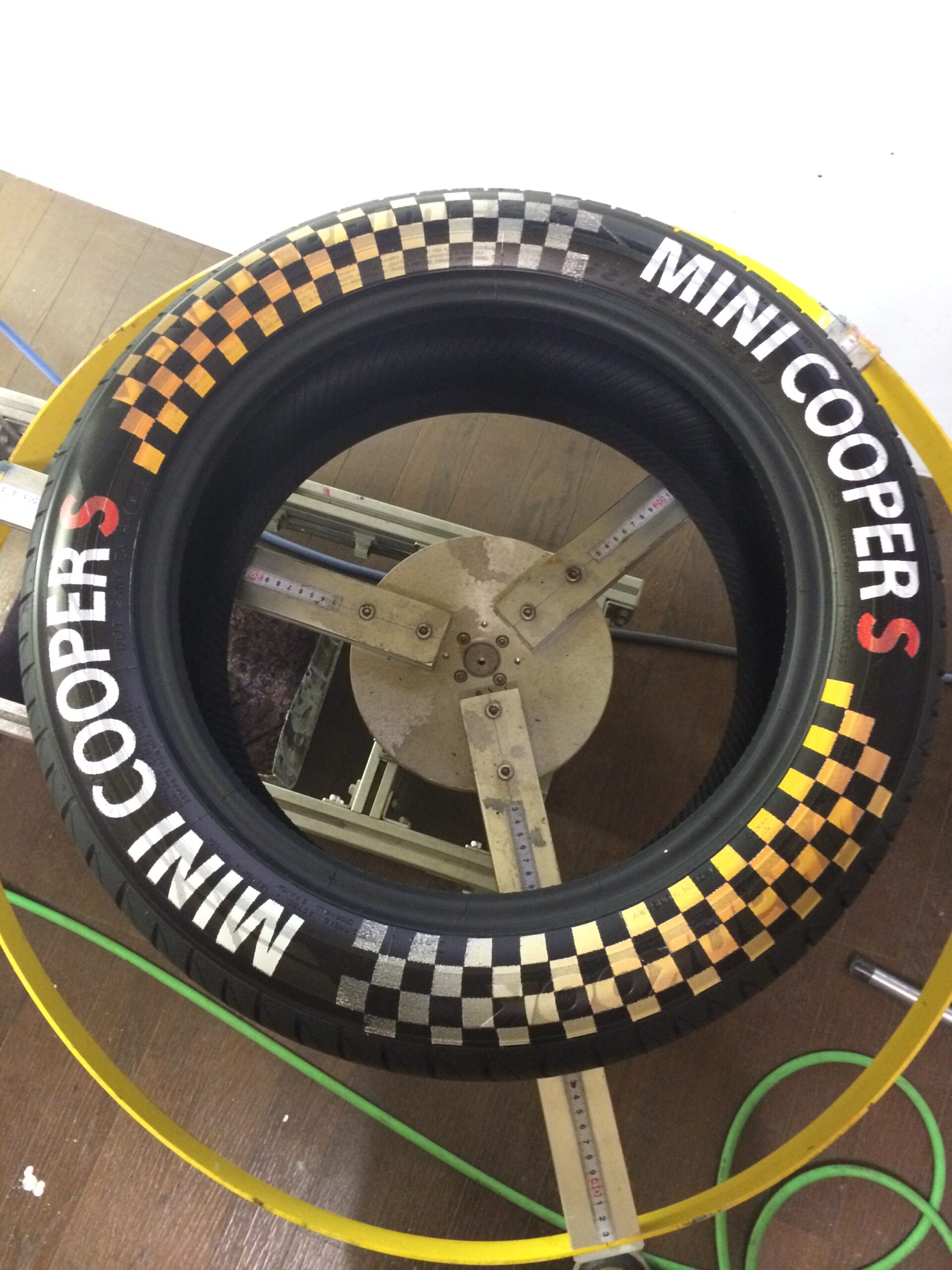 ミニ　タイヤプリント試作　チェッカー文字